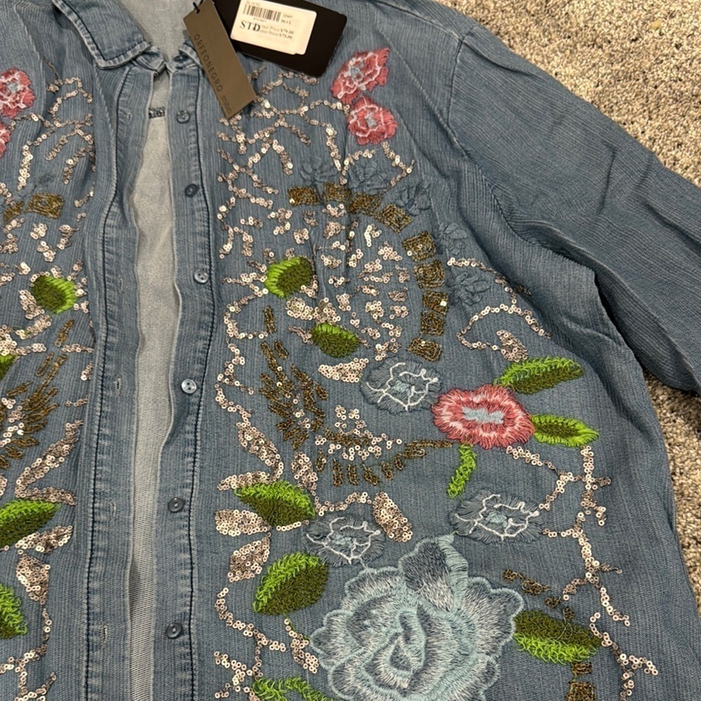 Embroidered Denim Shirt with Floral Design - Picture 4 of 7